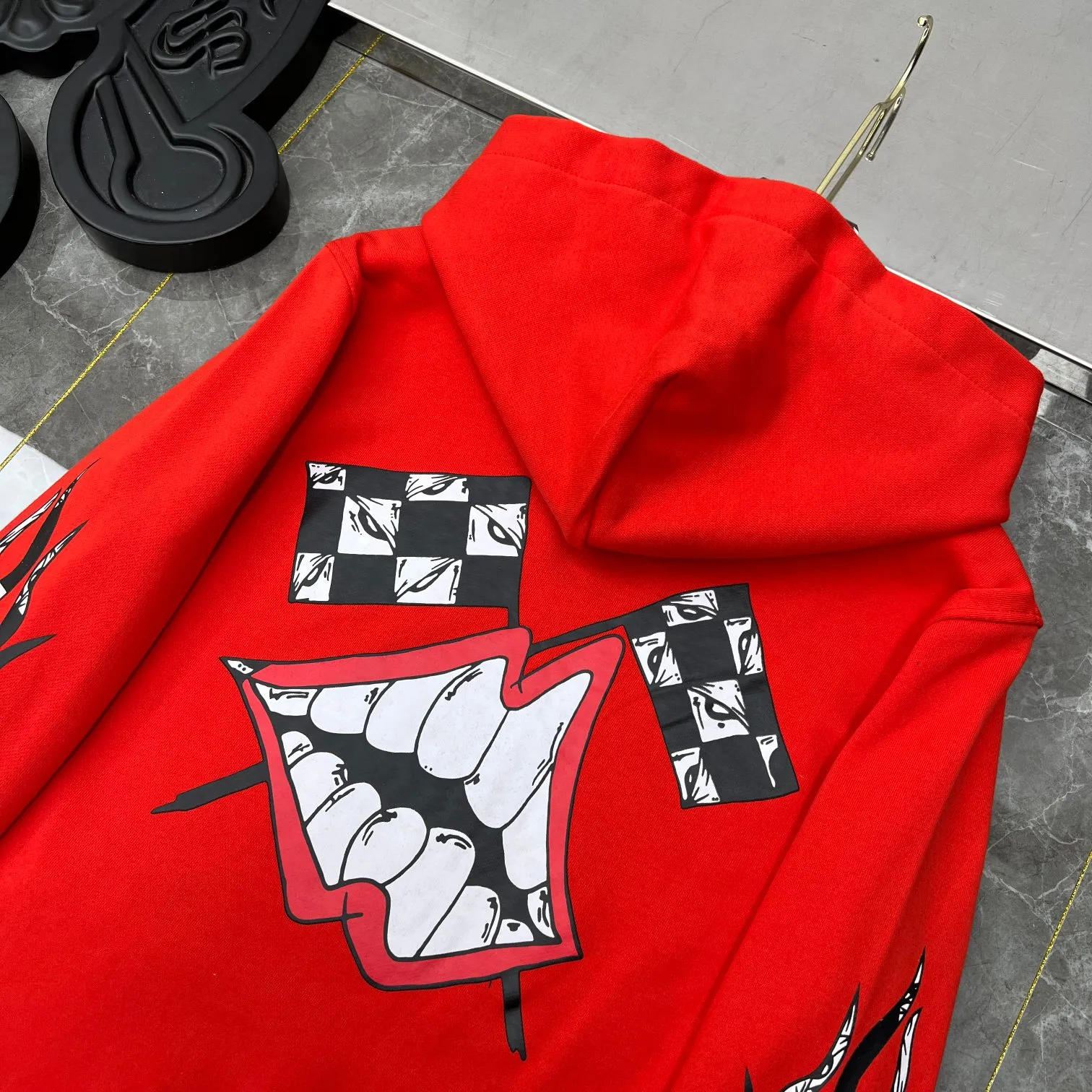 P240 Chrome Hearts Autumn and Winter 2025 Available at counters simultaneously ❤️ Chrome Hearts Mattyboy graffiti red mouth limited edition sweatshirt Imported environmentally friendly glue printing and dyeing Improved customized version 1:1 High-gram weight high-quality fabric Recommended color: Customized red Code numbers: S, M, L, XL